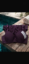 Upgrade your lingerie collection with this super comfortable and stylish textured set. Crafted with a delicate chevron design and seamless molded cups, it offers gentle support and a smooth fit under any