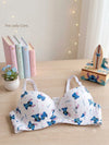 Featuring everyone's favorite mischievous alien, Stitch, complemented by sweet pastel pink hearts.
Treat yourself to a blend of ultimate comfort and cute style